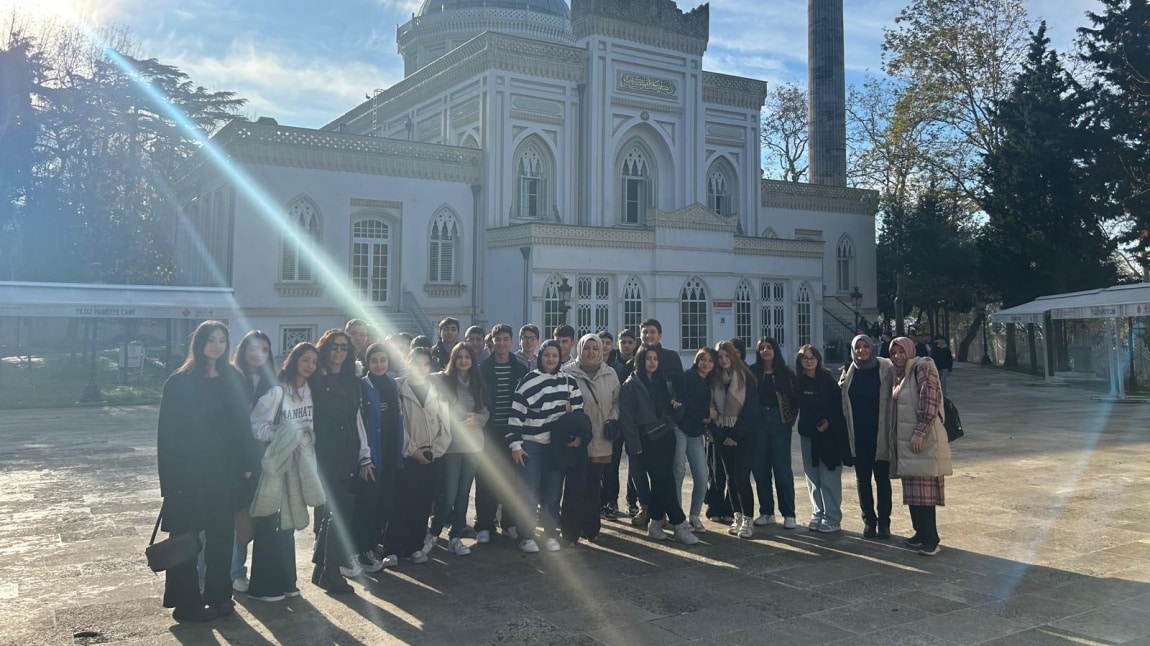 Okulumuz Öğretmenleri ve Öğrencileri Yıldız Sarayı’nı Ziyaret Etti